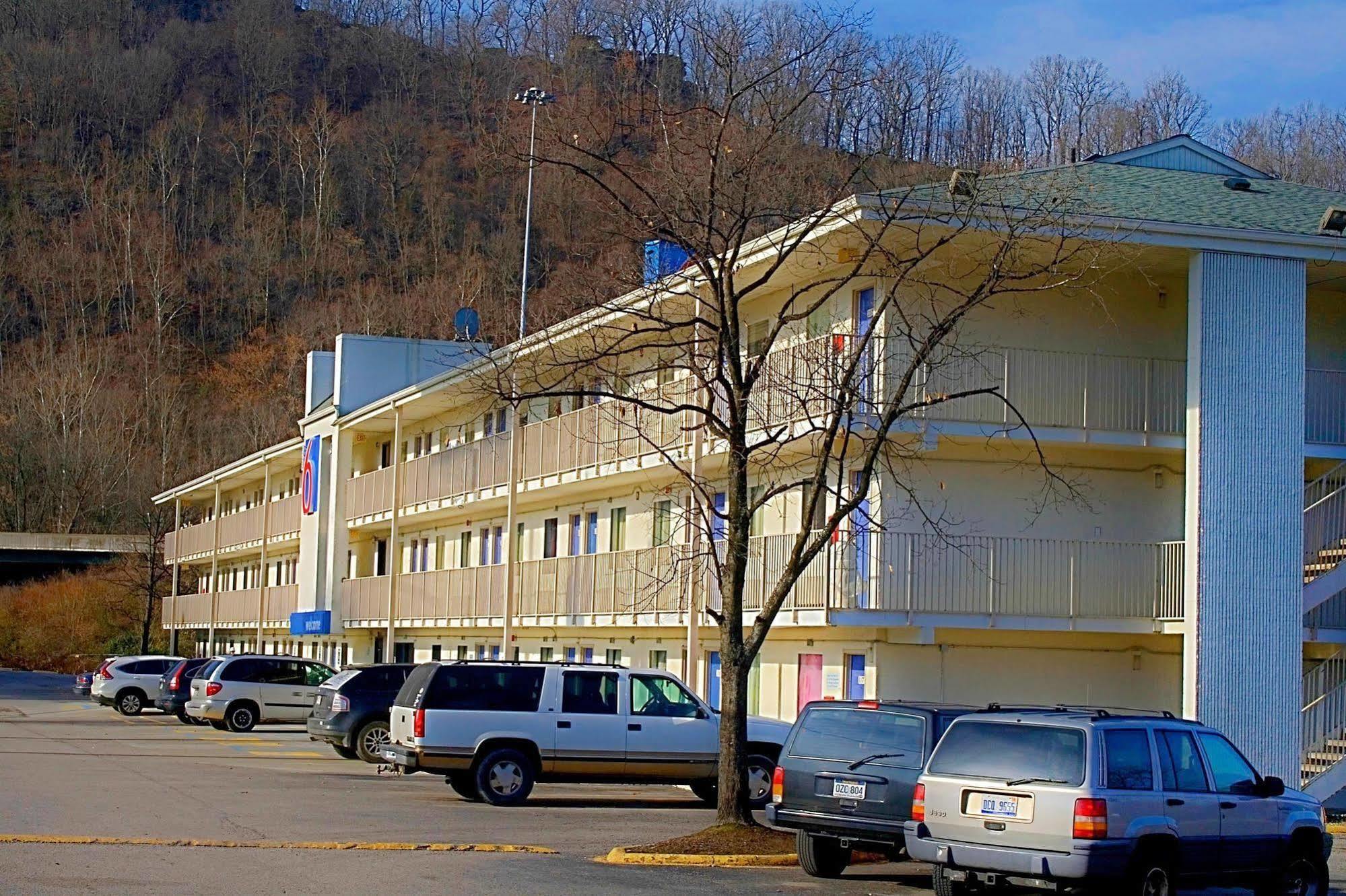 Days Inn By Wyndham Charleston Wv Exterior foto